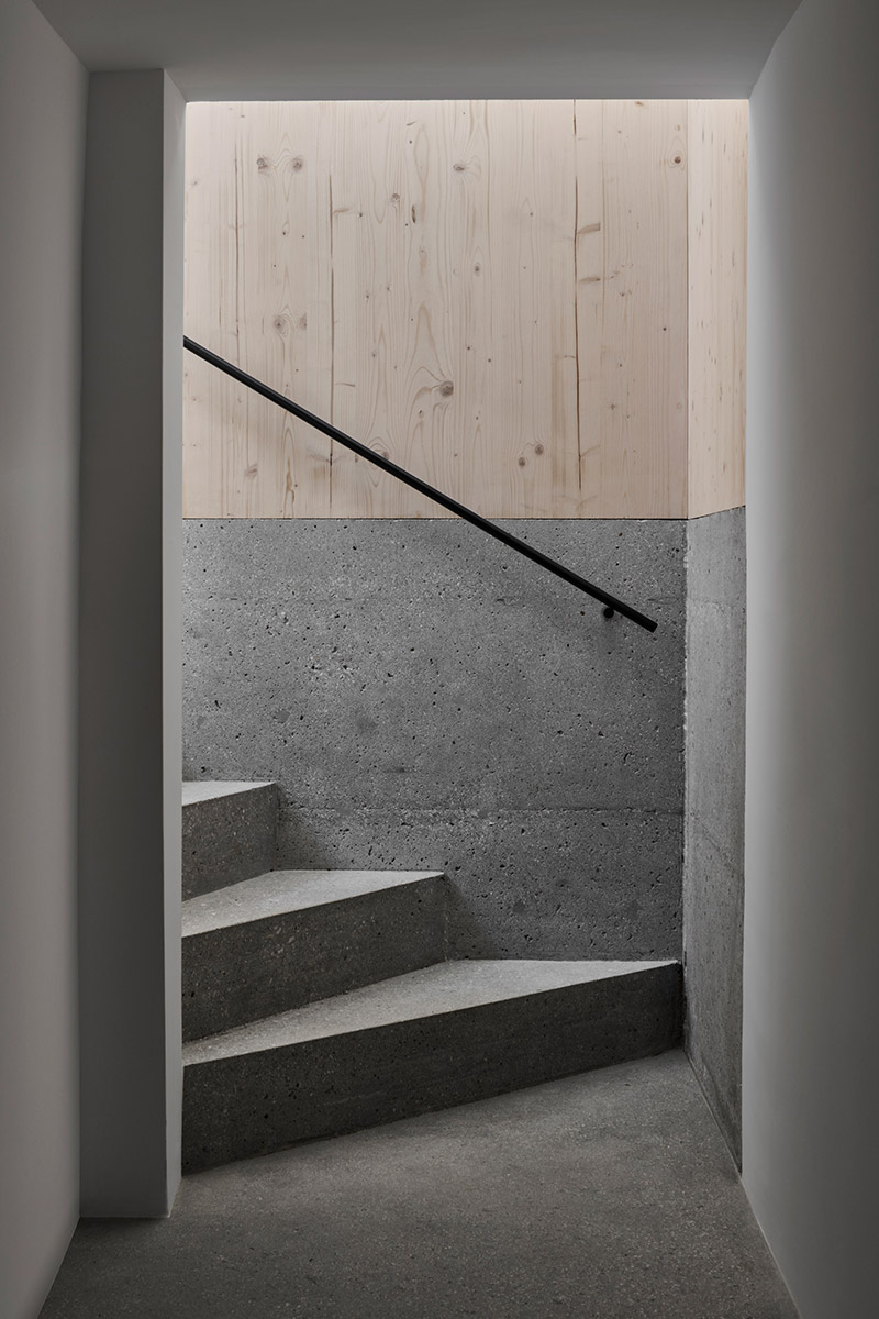 Conversion-of-a-workers-villa_Photo_Concrete-downstairs